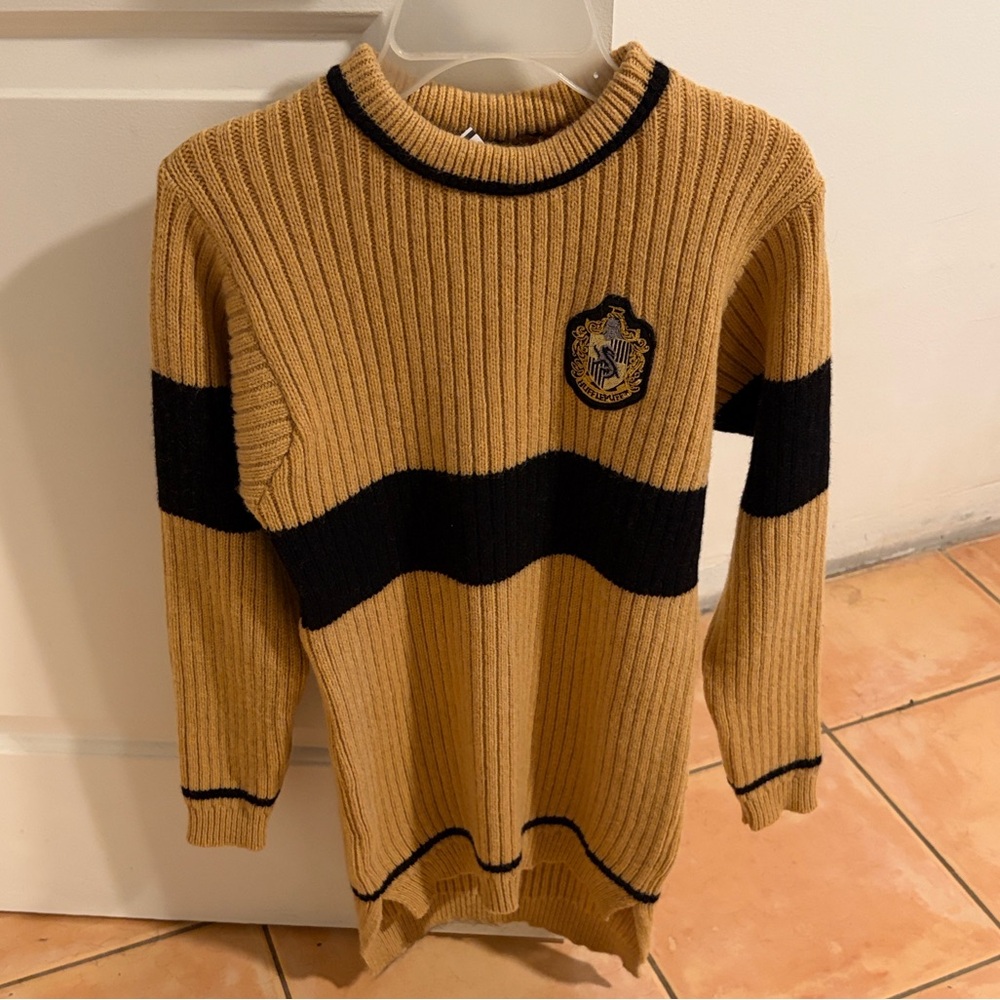 Hufflepuff Quidditch Sweater Universal Studios size Small